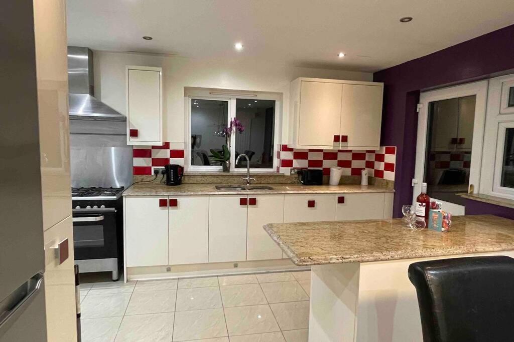 Detached Bungalow II Big Garden II Pet Friendly Villa Hednesford Екстериор снимка