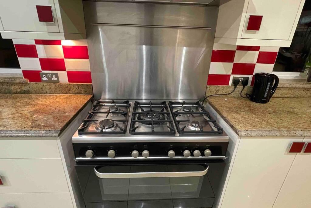 Detached Bungalow II Big Garden II Pet Friendly Villa Hednesford Екстериор снимка