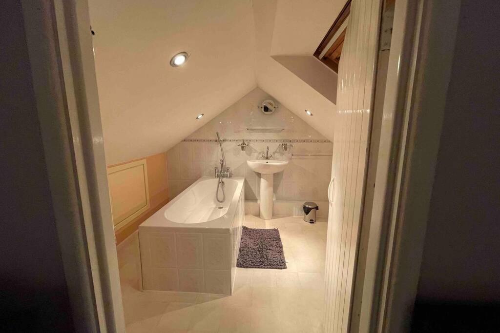 Detached Bungalow II Big Garden II Pet Friendly Villa Hednesford Екстериор снимка