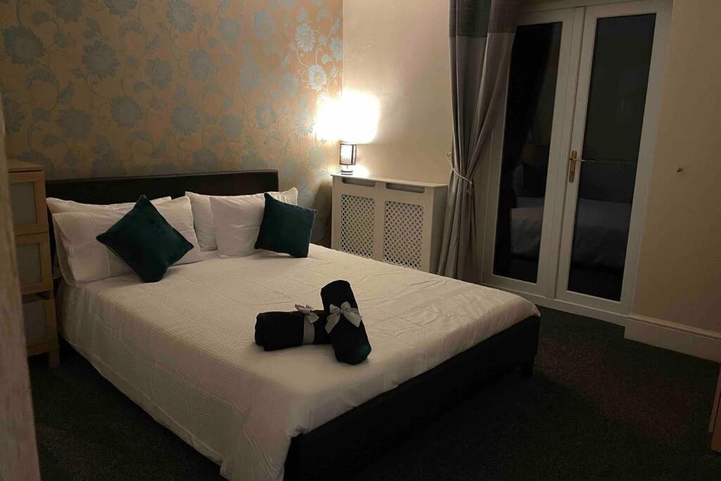 Detached Bungalow II Big Garden II Pet Friendly Villa Hednesford Екстериор снимка