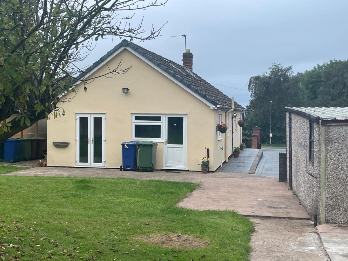 Detached Bungalow II Big Garden II Pet Friendly Villa Hednesford Екстериор снимка